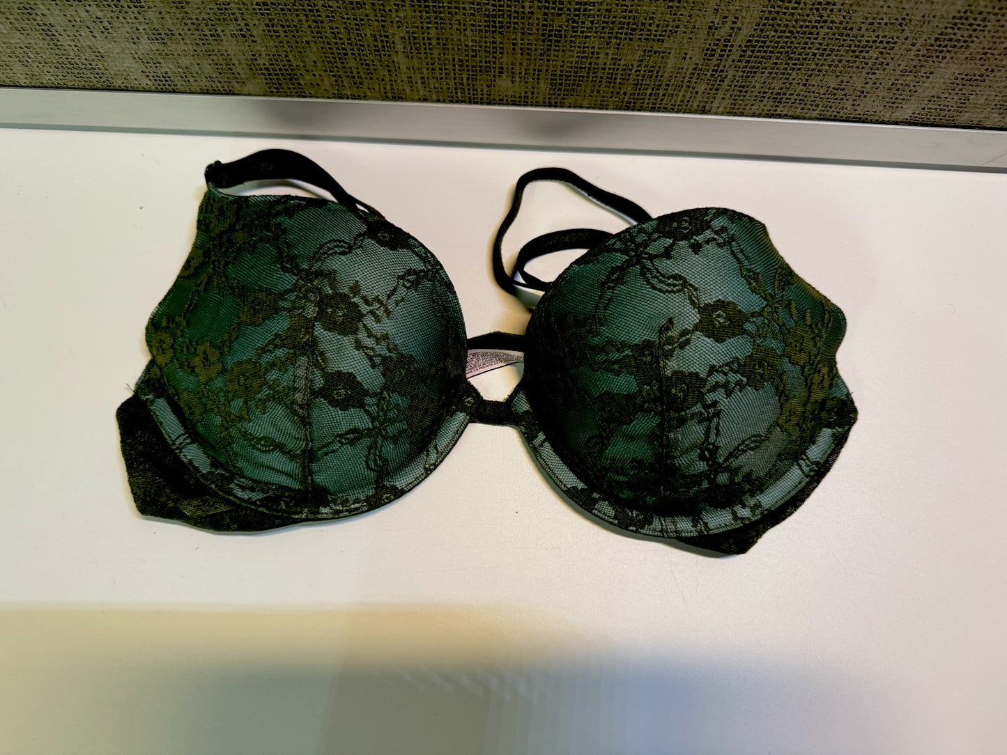 Victoria's Secret Elegant Lace Underwire Bra Green 32C Push-Up