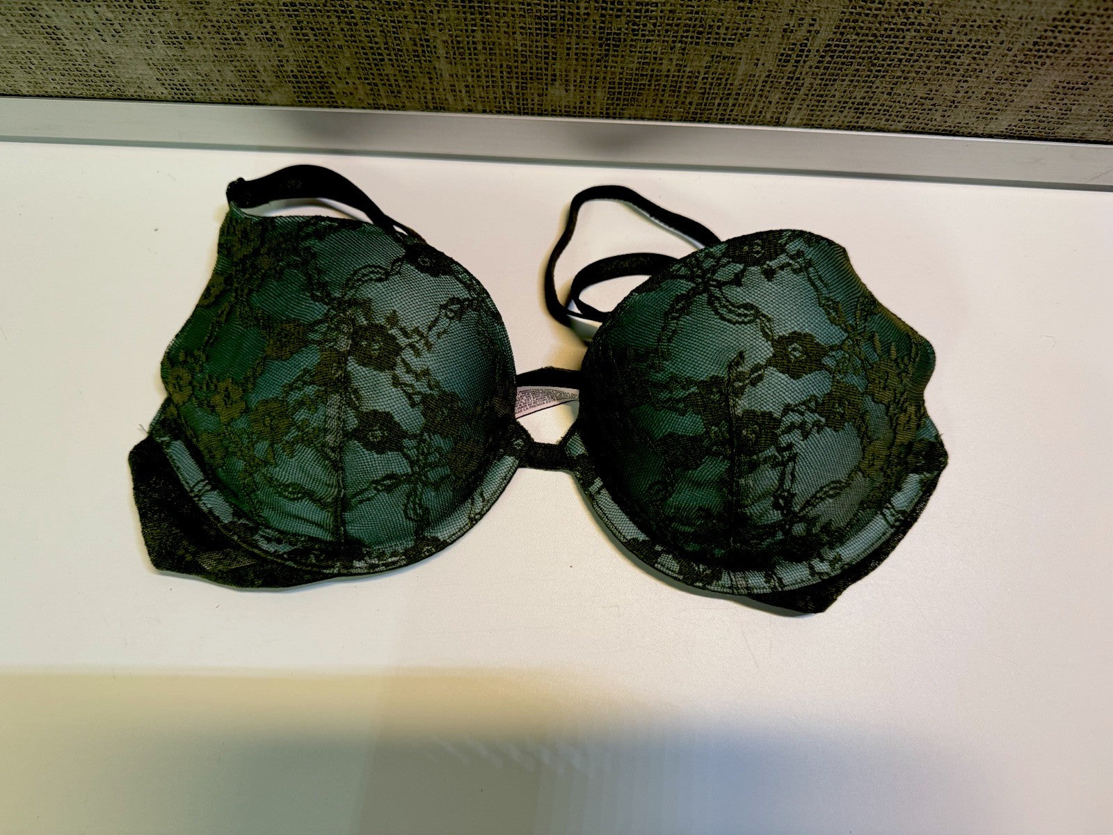 Victoria's Secret Elegant Lace Underwire Bra Green 32C Push-Up