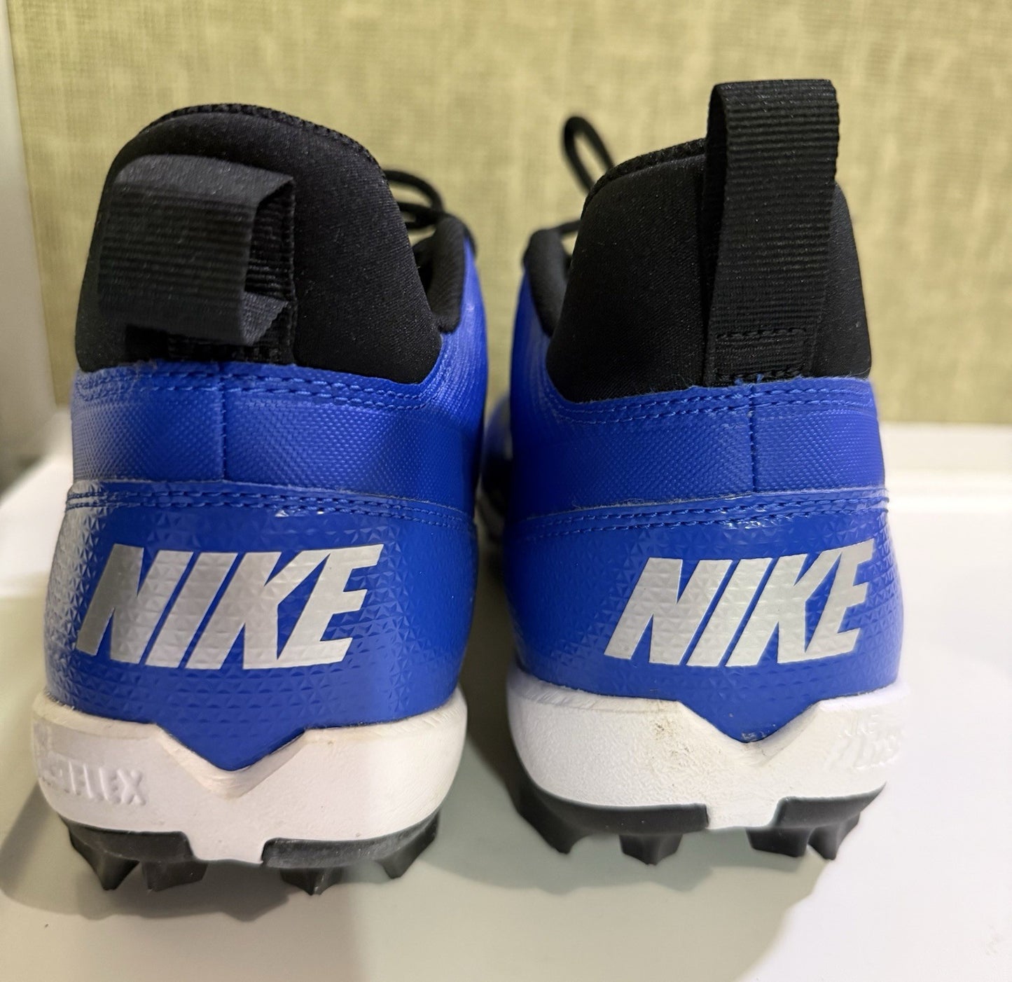 Size 10.5 - Men’s Nike Alpha Menace 4 Shark Cleats Hyper Royal Blue new w/o box