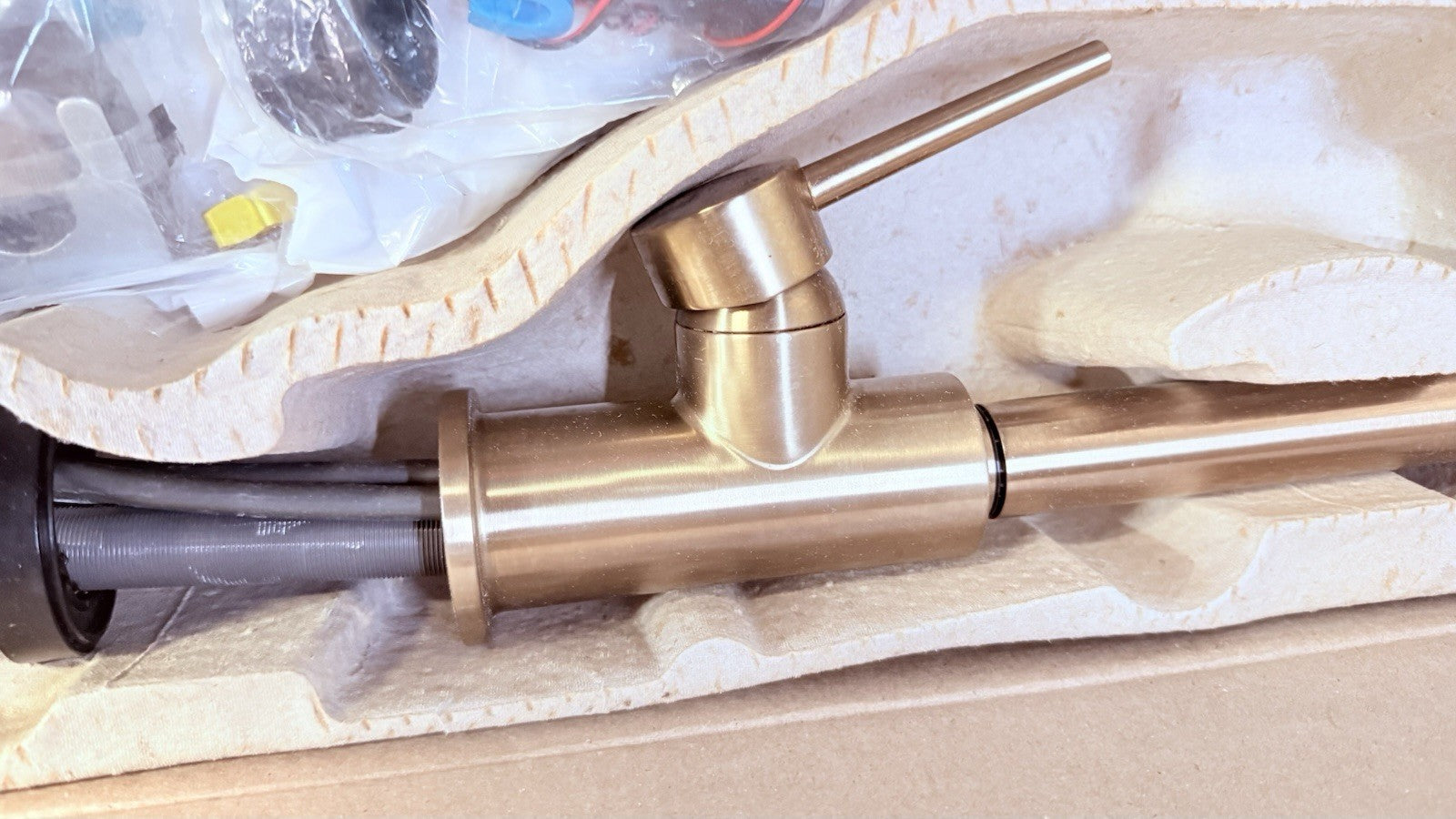 Delta 9159T-CZ-DST Single-Handle Touch2O Kitchen Faucet - Champagne Bronze