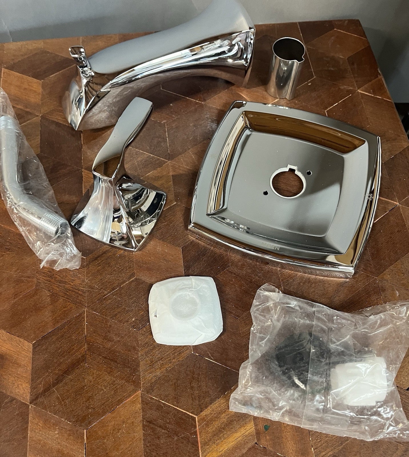 New Moen T2693NH Voss Posi-Temp Pressure Balanced Tub and Shower Trim Chrome